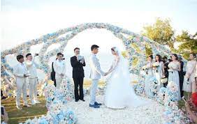 sân khấu đám cưới ngoài trời
