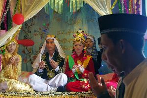 Phong tục cưới kỳ lạ