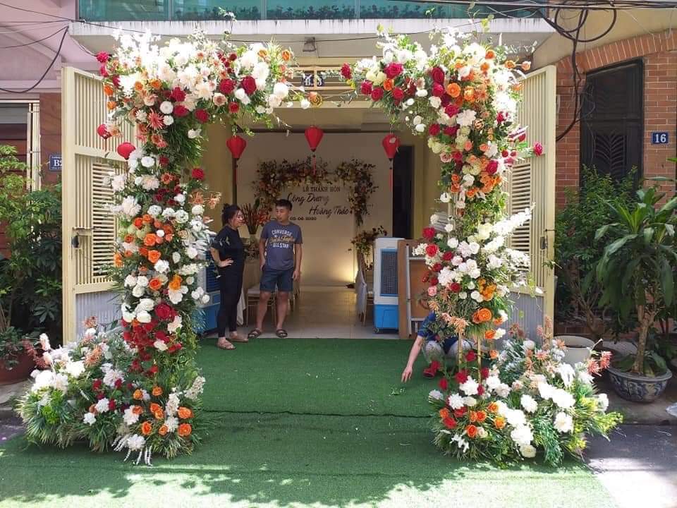 công hoa cưới