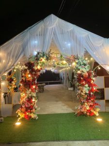 Trang trí rạp cưới trong nhà trang trí đẹp  chuyên nghiệp giá tốt